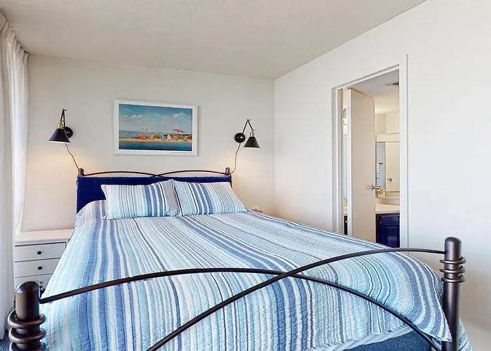 Century I 402 Apartment